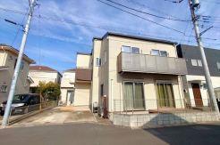 2016年築、南西向きで日当たり良好です。