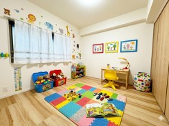 子供部屋は明るい空間となっています！寝室にも良さそうですね！
※家具はイメージです。