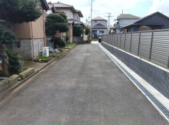 交通量の少ない前面道路です。
小さなお子様がいるご家庭でも安心です！
