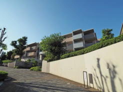 3階建ての低層マンション