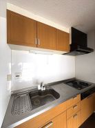 収納スペースもたっぷりある機能的なシステムキッチン