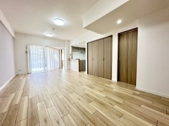 ご家族だんらんのスペースとなるリビング。家具の配置がしやすい広さを確保しています！
