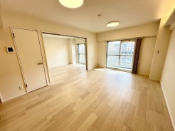キッチンと統一感のある家具など設置し、お洒落な空間に！
