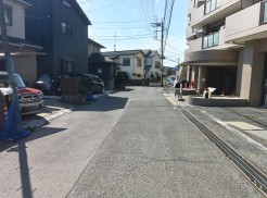 交通量の少ない前面道路です。
小さなお子様がいるご家庭でも安心です！

