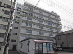 総戸数74戸、南東向きと北西向き中心に住戸を配置！