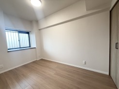 洋室は明るい空間となっています！子供部屋にも良さそうですね！
