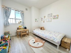 広すぎないスペース。
お子様のお部屋や書斎など、新居での生活の夢が膨らみますね！
※家具はイメージです。
