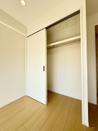 大型のクローゼットです！
これだけの収納力があれば部屋もスッキリ保てますよ！
