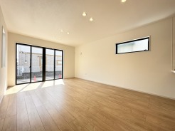 キッチンと統一感のある家具など設置し、お洒落な空間に！
