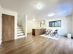 ご家族だんらんのスペースとなるリビング。家具の配置がしやすい広さを確保しています！
