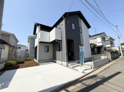 建物完成しました！
閑静な住宅地で小さなお子様がいるご家族にも安心。
住宅地で叶える穏やかな新生活が待ってます。
是非、現地ご内見ください！
