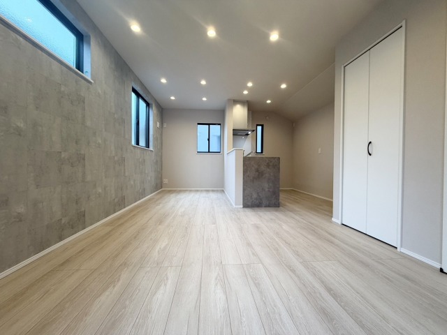 市川市曽谷３丁目　新築戸建　収納豊富！南向リビング！
