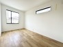 【１号棟】寝室は明るい空間となっています！子供部屋にも良さそうですね！
