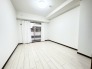 洋室は明るい空間となっています！子供部屋にも良さそうですね！
