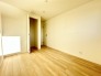 【２号棟】寝室は明るい空間となっています！子供部屋にも良さそうですね！

