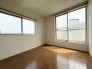 2面採光でとっても明るいお部屋です！
子供部屋としても良さそうです！
お日様の光がサンサンと入るお部屋は気持ちがいいですね！
