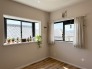洋室は明るい空間となっています！子供部屋にも良さそうですね！
※家具はイメージです