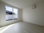 洋室は明るい空間となっています！子供部屋にも良さそうですね！

