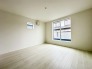 【１号棟】寝室は明るい空間となっています！子供部屋にも良さそうですね！
