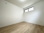 2号棟　子供部屋は明るい空間となっています！寝室にも良さそうですね！
