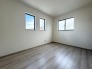 洋室は明るい空間となっています！子供部屋にも良さそうですね！
