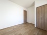 洋室は明るい空間となっています！子供部屋にも良さそうですね！
