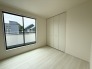 洋室は明るい空間となっています！子供部屋にも良さそうですね！
