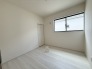 洋室は明るい空間となっています！子供部屋にも良さそうですね！
