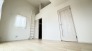 洋室は明るい空間となっています！子供部屋にも良さそうですね！
