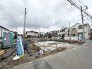 交通量の少ない前面道路です。
小さなお子様がいるご家庭でも安心です！

