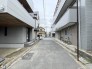 交通量の少ない前面道路です。
小さなお子様がいるご家庭でも安心です！
