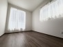 2面採光でとっても明るいお部屋です！
子供部屋としても良さそうです！
お日様の光がサンサンと入るお部屋は気持ちがいいですね！

