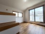 洋室は明るい空間となっています！子供部屋にも良さそうですね！
