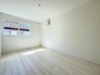 洋室は明るい空間となっています！子供部屋にも良さそうですね！
