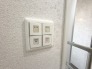 カビの発生も抑制出来ます！また暖房・涼風機能も付いているので冬はいつでも暖かく、夏は涼しく、雨の日でも洗濯物が乾くのも良いですよね！梅雨の時期など重宝します。
