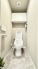 上部に収納棚があり、トイレットペーパーや掃除用具をスッキリ収納できます！

