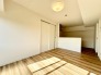 キッチンと統一感のある家具など設置し、お洒落な空間に！

