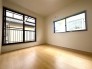 洋室は明るい空間となっています！子供部屋にも良さそうですね！
