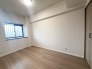 洋室は明るい空間となっています！子供部屋にも良さそうですね！
