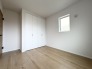 洋室は明るい空間となっています！子供部屋にも良さそうですね！
