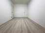 洋室は明るい空間となっています！子供部屋にも良さそうですね！
