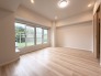 洋室は明るい空間となっています！子供部屋にも良さそうですね！
