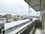 広々としたバルコニーがあり、たくさんの洗濯物を干すことができます！
日当たりが良く暖かいですよ～！
