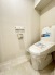 ウォシュレット付きです！
上部に収納棚があるので、トイレットペーパー等のストックもバッチリです！


