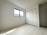 洋室は明るい空間となっています！子供部屋にも良さそうですね！
