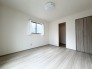 洋室は明るい空間となっています！子供部屋にも良さそうですね！
