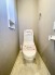 壁には埋め込み式の収納があります！
トイレットペーパー等のストックに便利です！
