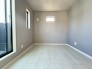 洋室は明るい空間となっています！子供部屋にも良さそうですね！
