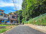 交通量の少ない前面道路です。
小さなお子様がいるご家庭でも安心です！
