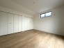 洋室は明るい空間となっています！子供部屋にも良さそうですね！

